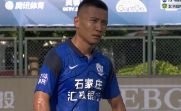 依克山禁区疑手球 VAR 争议判未点