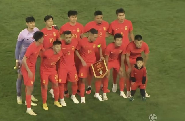 袁博涵之前跨级打09白俄罗斯队的时候，好像也迷失了