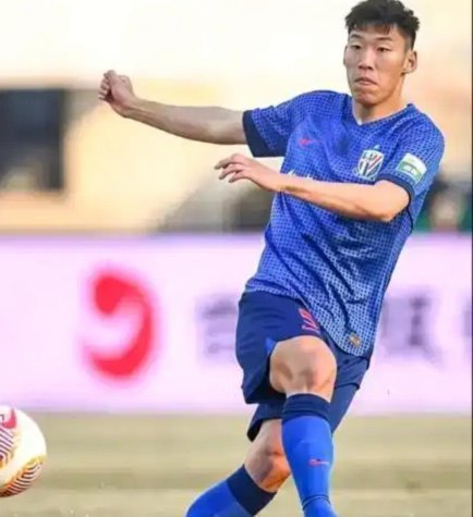邵佳一边线指点杨希，朱辰杰角球失准