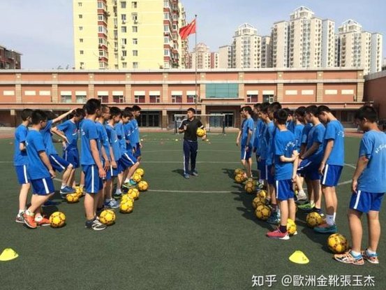 非要让国足向亚洲某个国家学习，你认为应该学谁？