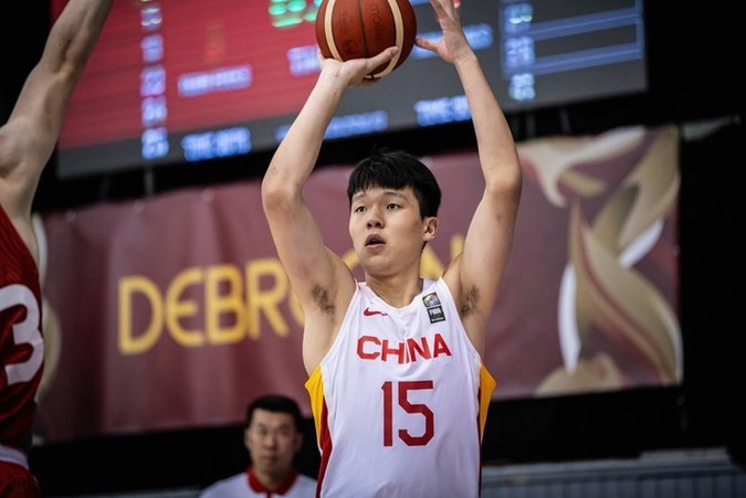 足球未来有很多王钰栋，男篮只有一个杨瀚森