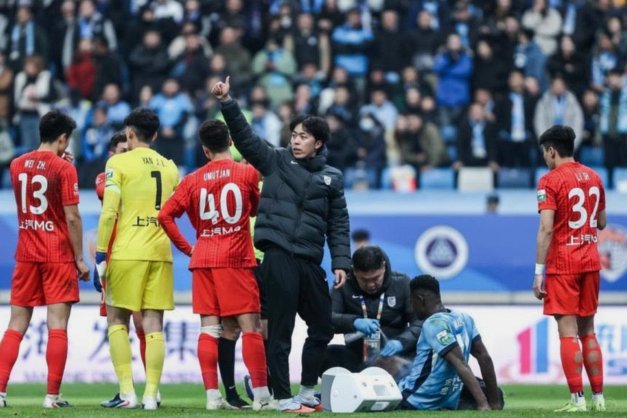 阿奇姆彭大四喜助英博4-0客胜延缓中超夺冠悬念